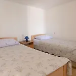 Apartments By The Sea Vis - 8526